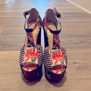 Jessica Simpson, Size 5, T-Strap Platform Sandle, Worn once.